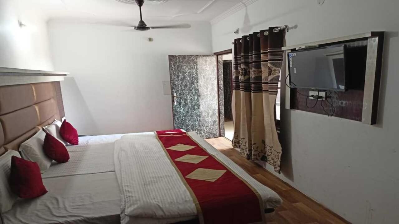 Hotel Lords Paradise Katra  Ngoại thất bức ảnh