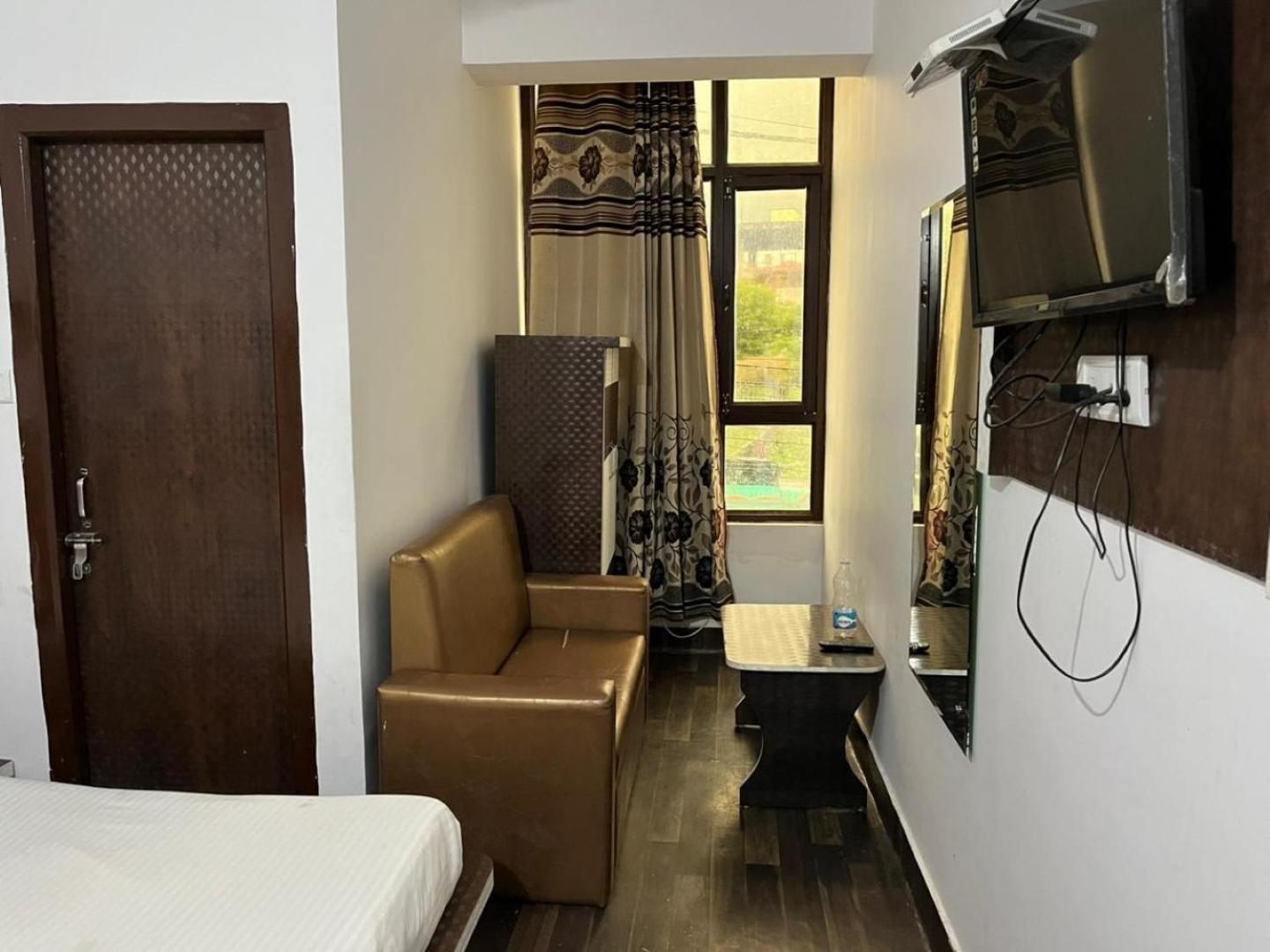 Hotel Lords Paradise Katra  Ngoại thất bức ảnh