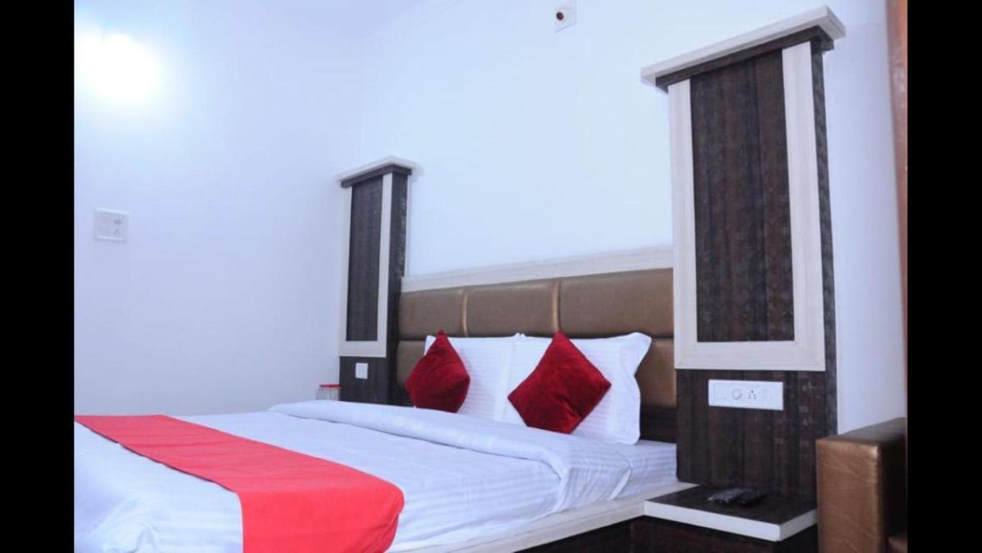 Hotel Lords Paradise Katra  Ngoại thất bức ảnh
